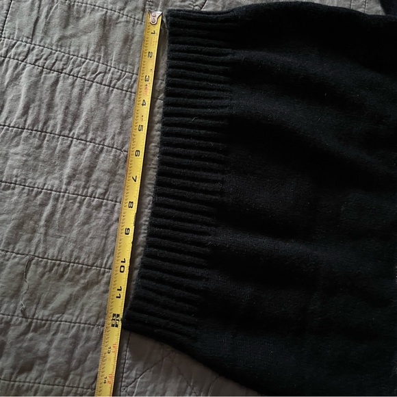 Chanel Coco beautiful Christmas sweater 😍 - Picture 11 of 16